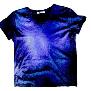 Alexander Wang short sleeve stretch cotton tee with “v” neck.  Must have staple.